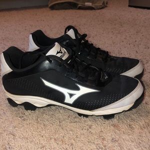 Women’s Mizuno Softball Cleats